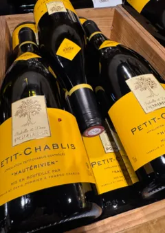 photo du vin Petit Chablis Hauterivien Bio Dom Pommier Isabelle et Denis