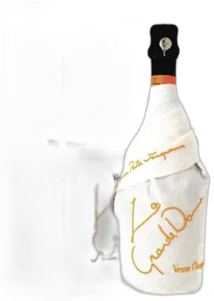 photos du vin Veuve Clicquot Ponsardin, la Grande Dame 2018 Édition Simon Porte Jacquemus